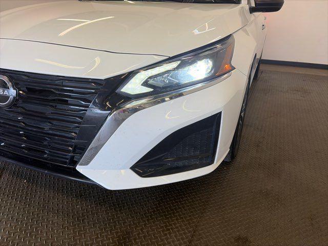 Photo of 2025 White Nissan Altima