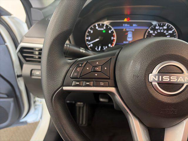 Photo of 2025 White Nissan Altima