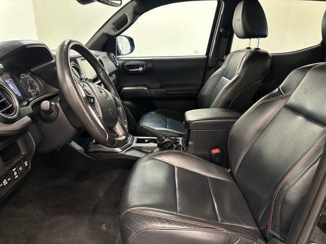 Photo of 2018 Midnight Black Metallic Toyota Tacoma