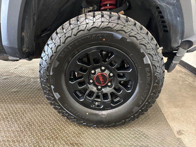 Photo of 2018 Midnight Black Metallic Toyota Tacoma