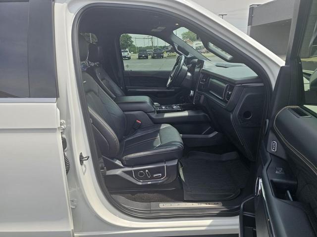 Photo of 2022 Star White Metallic Tri-Coat Ford Expedition