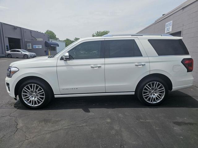 Photo of 2022 Star White Metallic Tri-Coat Ford Expedition