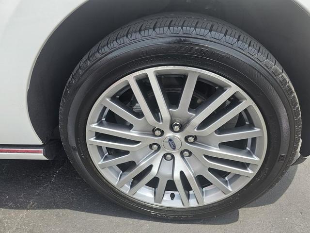 Photo of 2022 Star White Metallic Tri-Coat Ford Expedition