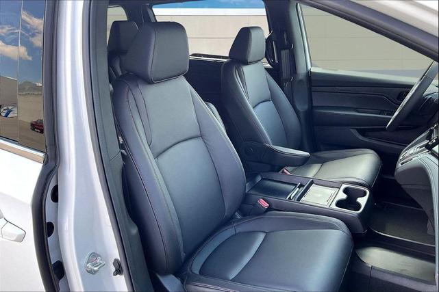 Photo of 2026 Platinum White Pearl Honda Odyssey