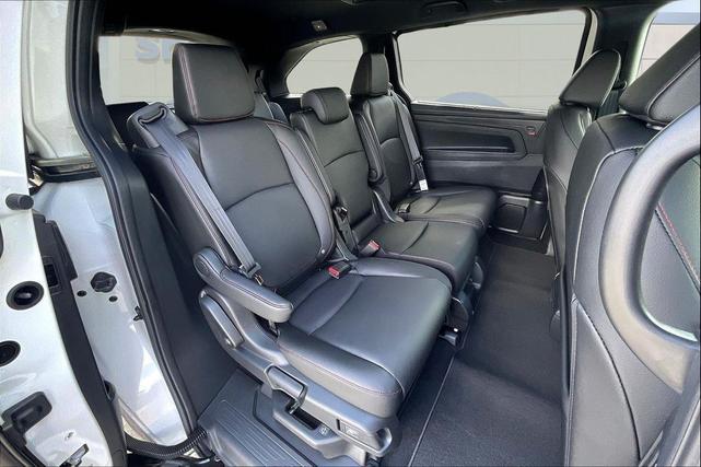 Photo of 2026 Platinum White Pearl Honda Odyssey