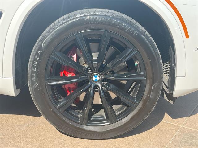 Photo of 2023 Mineral White Metallic BMW X5