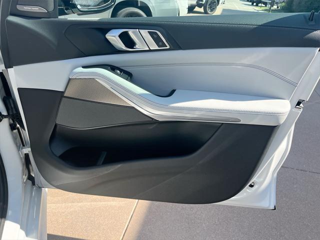 Photo of 2023 Mineral White Metallic BMW X5