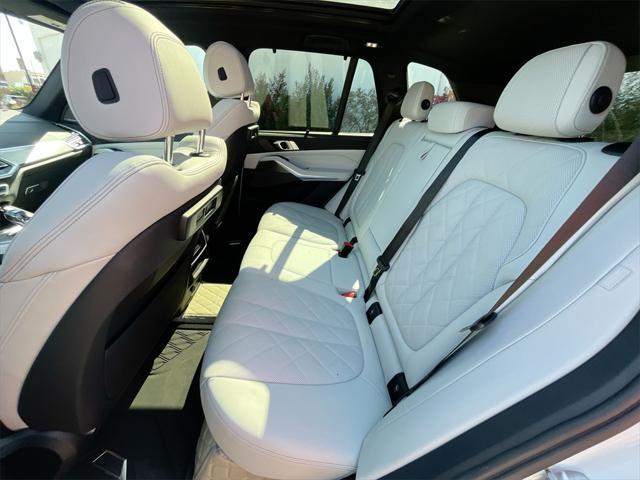 Photo of 2023 Mineral White Metallic BMW X5