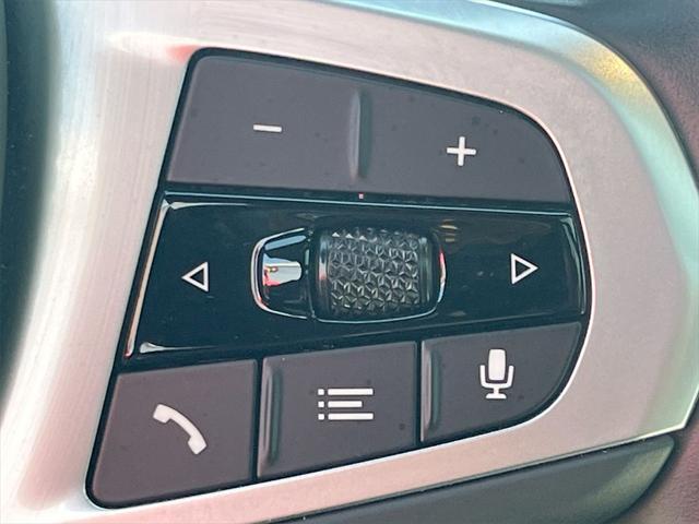 Photo of 2023 Mineral White Metallic BMW X5