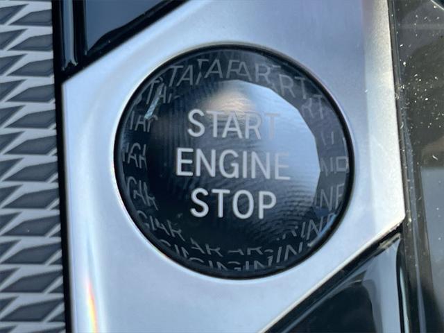Photo of 2023 Mineral White Metallic BMW X5