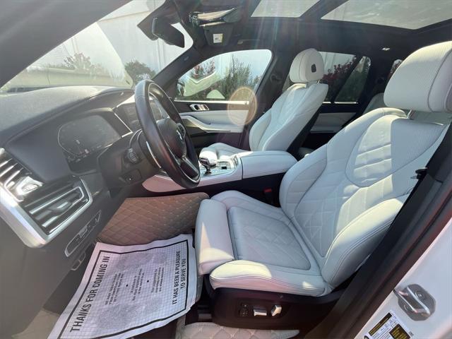 Photo of 2023 Mineral White Metallic BMW X5
