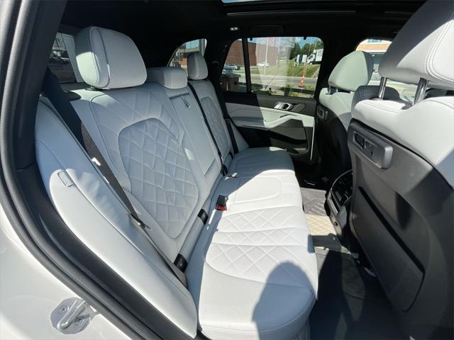 Photo of 2023 Mineral White Metallic BMW X5