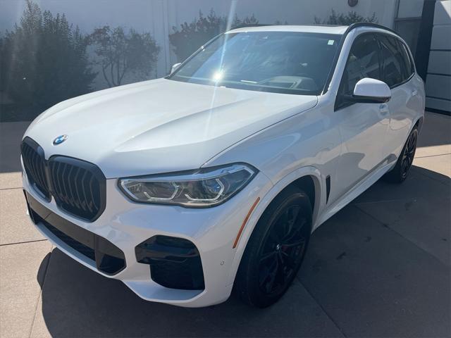 Photo of 2023 Mineral White Metallic BMW X5
