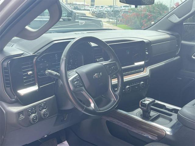 Photo of 2022 Silver Ice Metallic Chevrolet Silverado 1500