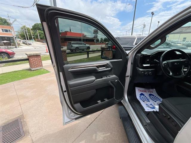 Photo of 2022 Silver Ice Metallic Chevrolet Silverado 1500