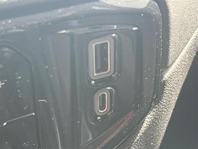 Photo of 2022 Silver Ice Metallic Chevrolet Silverado 1500