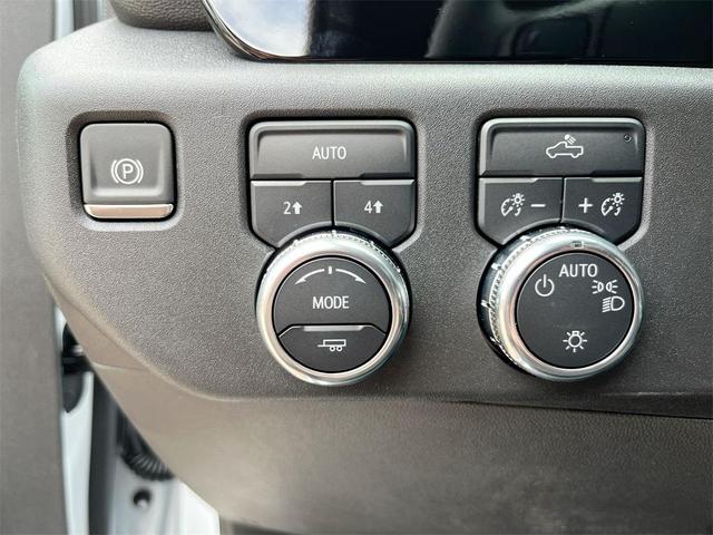 Photo of 2025 Summit White GMC Sierra 1500