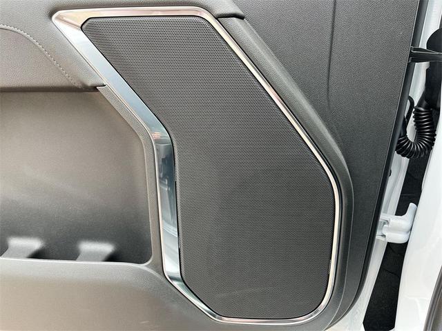 Photo of 2025 Summit White GMC Sierra 1500