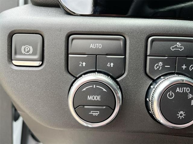 Photo of 2025 Summit White GMC Sierra 1500