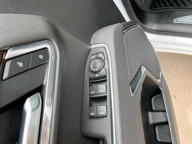 Photo of 2025 Summit White GMC Sierra 1500