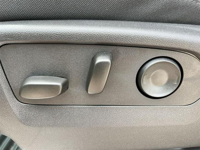 Photo of 2025 Summit White GMC Sierra 1500