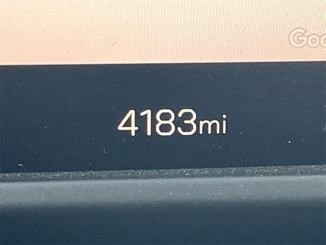 Photo of 2025 Summit White GMC Acadia
