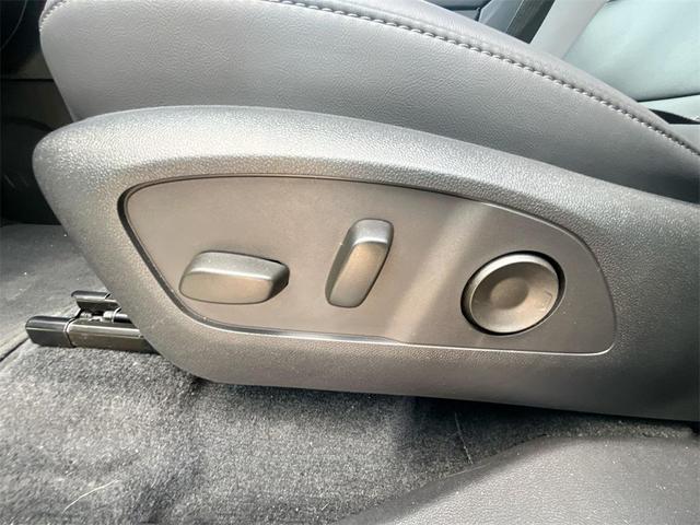 Photo of 2025 Summit White GMC Acadia
