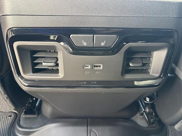 Photo of 2025 Summit White GMC Sierra 1500