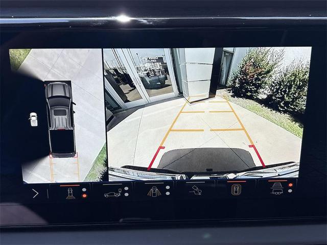 Photo of 2025 Summit White GMC Sierra 1500