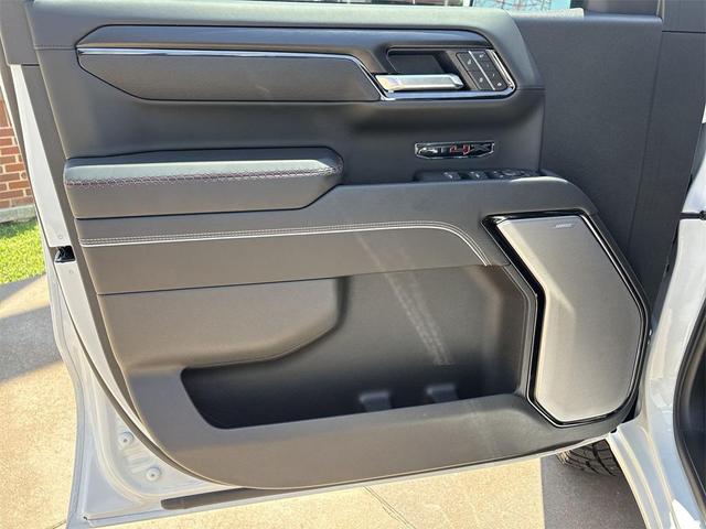 Photo of 2025 Summit White GMC Sierra 1500