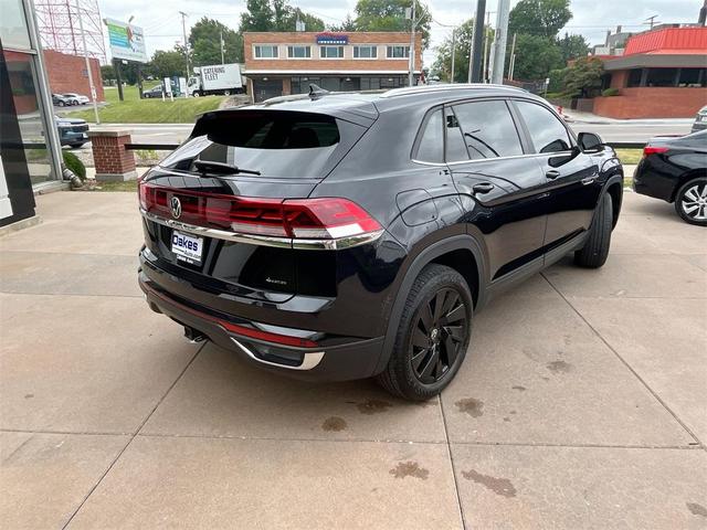 Photo of 2024 Deep Black Pearl Volkswagen Atlas Cross Sport