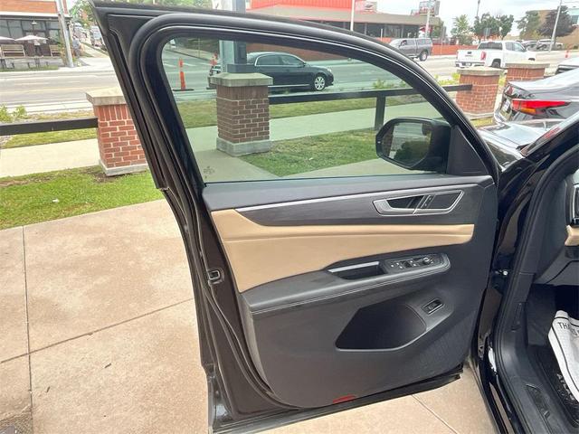 Photo of 2024 Deep Black Pearl Volkswagen Atlas Cross Sport