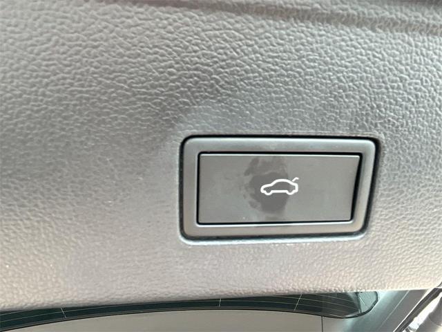Photo of 2024 Deep Black Pearl Volkswagen Atlas Cross Sport