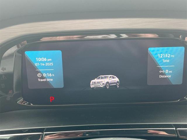 Photo of 2024 Deep Black Pearl Volkswagen Atlas Cross Sport