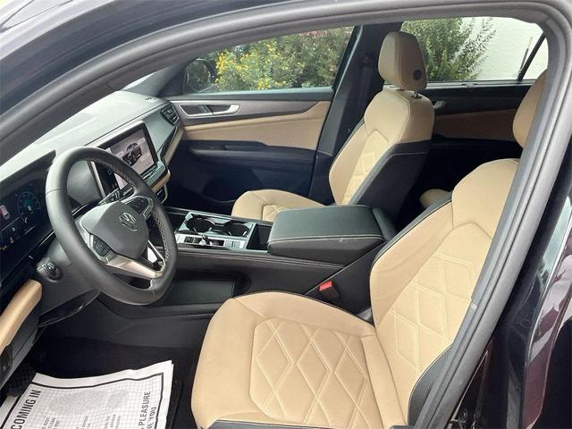 Photo of 2024 Deep Black Pearl Volkswagen Atlas Cross Sport