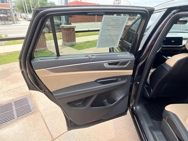Photo of 2024 Deep Black Pearl Volkswagen Atlas Cross Sport