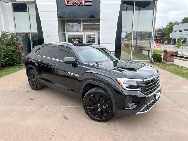 Photo of 2024 Deep Black Pearl Volkswagen Atlas Cross Sport