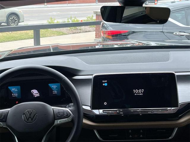 Photo of 2024 Deep Black Pearl Volkswagen Atlas Cross Sport