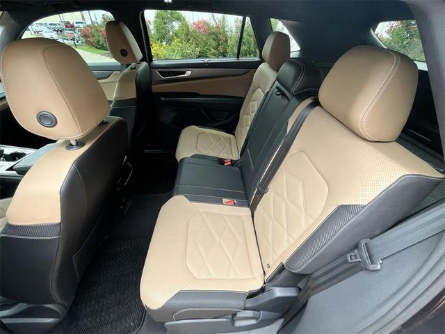 Photo of 2024 Deep Black Pearl Volkswagen Atlas Cross Sport