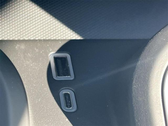 Photo of 2025 Summit White GMC Sierra 2500