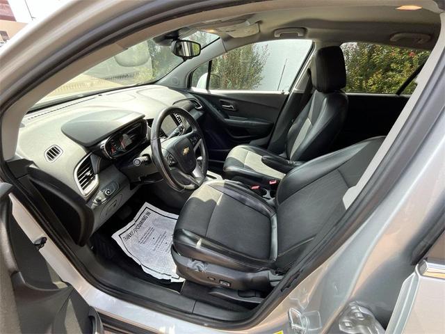 Photo of 2018 Silver Ice Metallic Chevrolet Trax