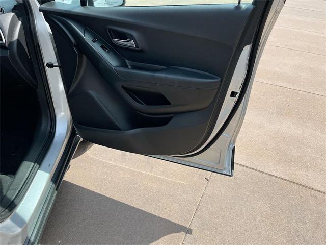 Photo of 2018 Silver Ice Metallic Chevrolet Trax
