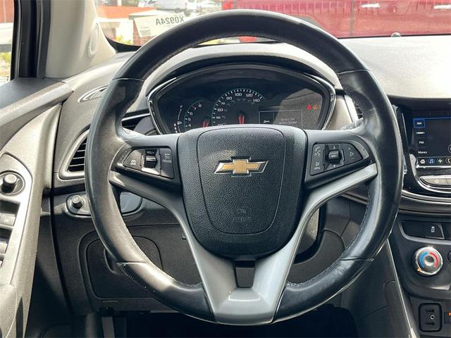 Photo of 2018 Silver Ice Metallic Chevrolet Trax