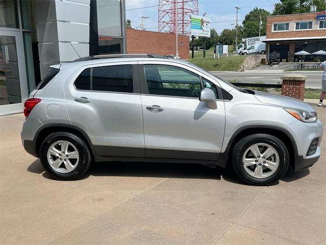 Photo of 2018 Silver Ice Metallic Chevrolet Trax