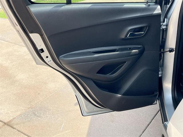 Photo of 2018 Silver Ice Metallic Chevrolet Trax