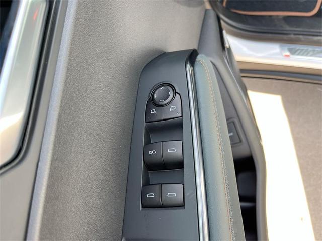 Photo of 2025 Summit White GMC Acadia