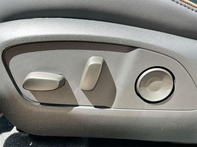 Photo of 2025 Summit White GMC Acadia