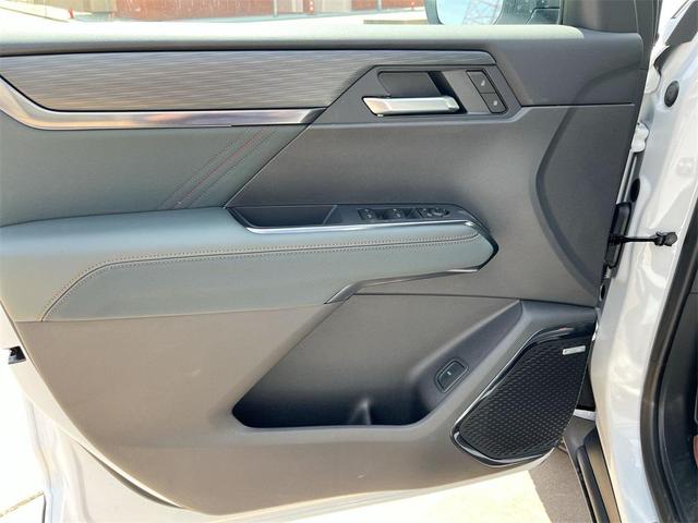 Photo of 2025 Summit White GMC Acadia