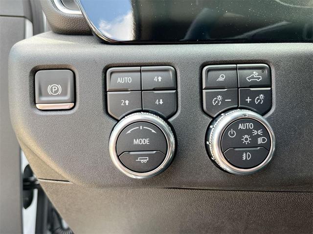 Photo of 2025 Summit White GMC Sierra 2500