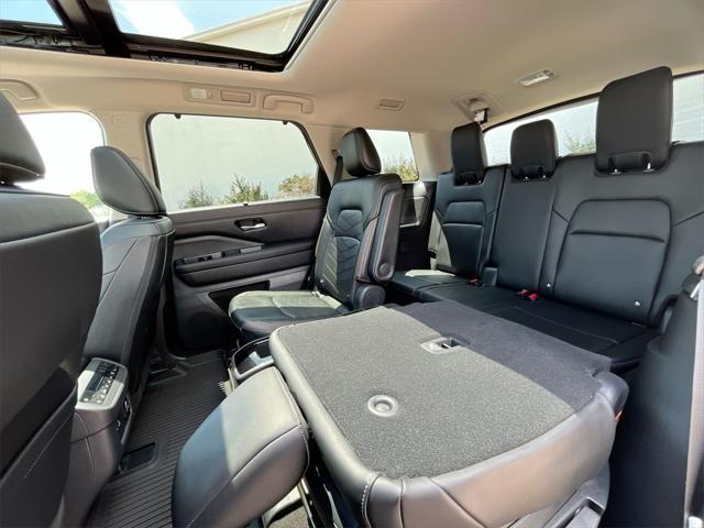 Photo of 2025 Super Black Nissan Pathfinder